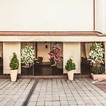 Boutique Bristol فندق
