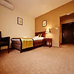 Boutique Bristol فندق 4*